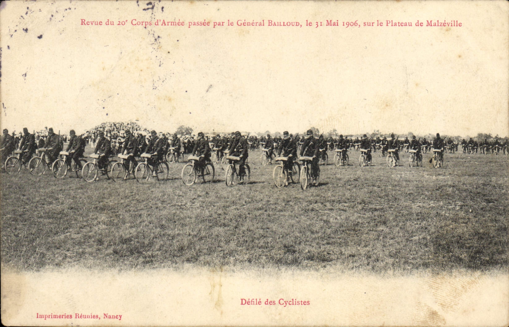Défilé des Cyclistes — Revue du 20e Corps d'Armée passée par le Général Bailloud, le 31 Mai 1906, sur le Plateau de Malzéville — Imprimeries Réunies, Nancy