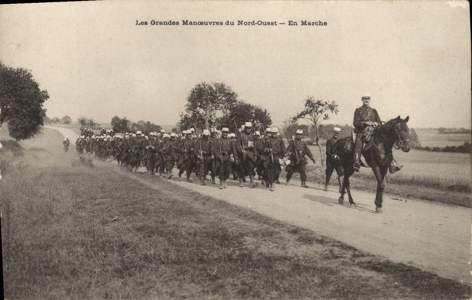CPA Militaria Les grandes manoeuvres du Nord Ouest En marche