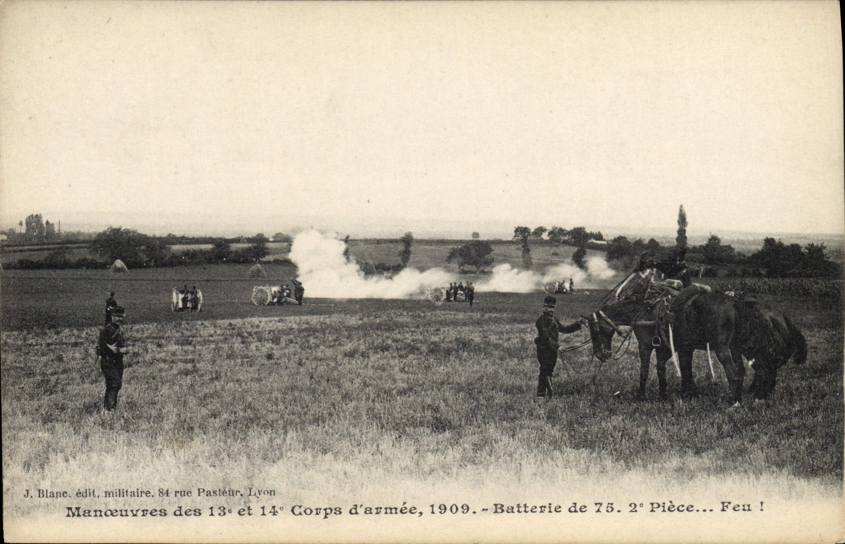 Manœuvres des 13e et 14e Corps d'armée — Batterie de 75, 2e Pièce... Feu ! — J. Blane, édit. militaire, 84 rue Pasteur, Lyon