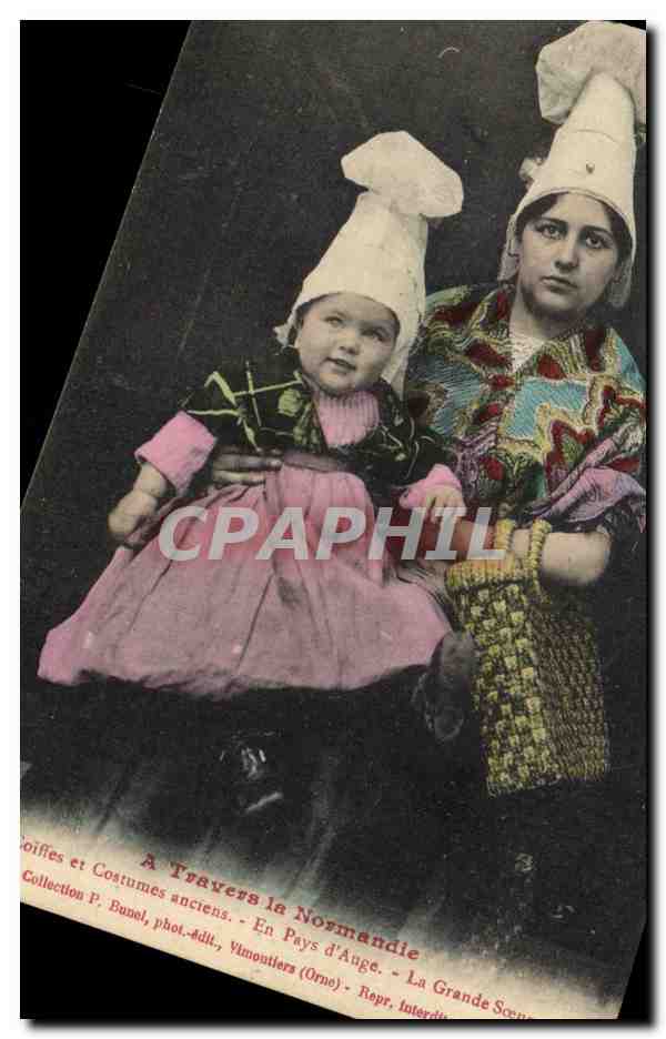 CPA Folklore Normandie En Pays d'Auge La grande soeur