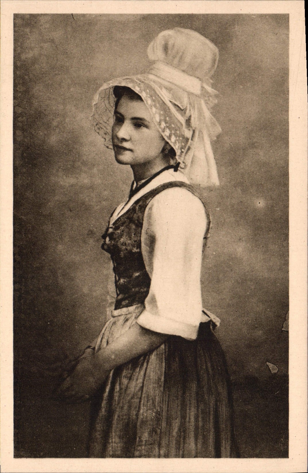 CPA Folklore Normandie Coiffe de Lisieux