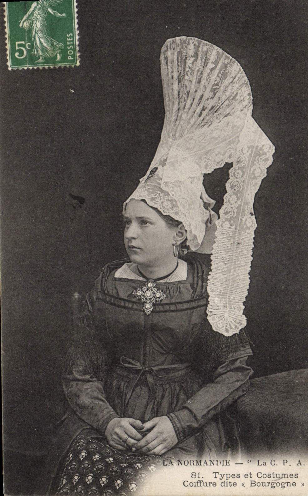 CPA Folklore Normandie Coiffure dite Bourgogne
