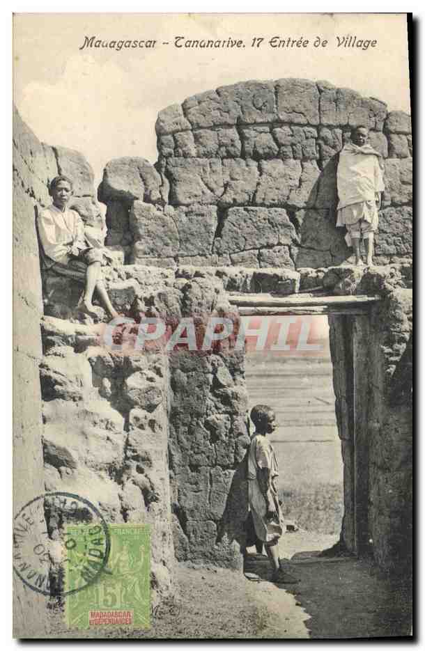 CPA Cartes Postales Cavle Madagascar Tananarive Entree de village 