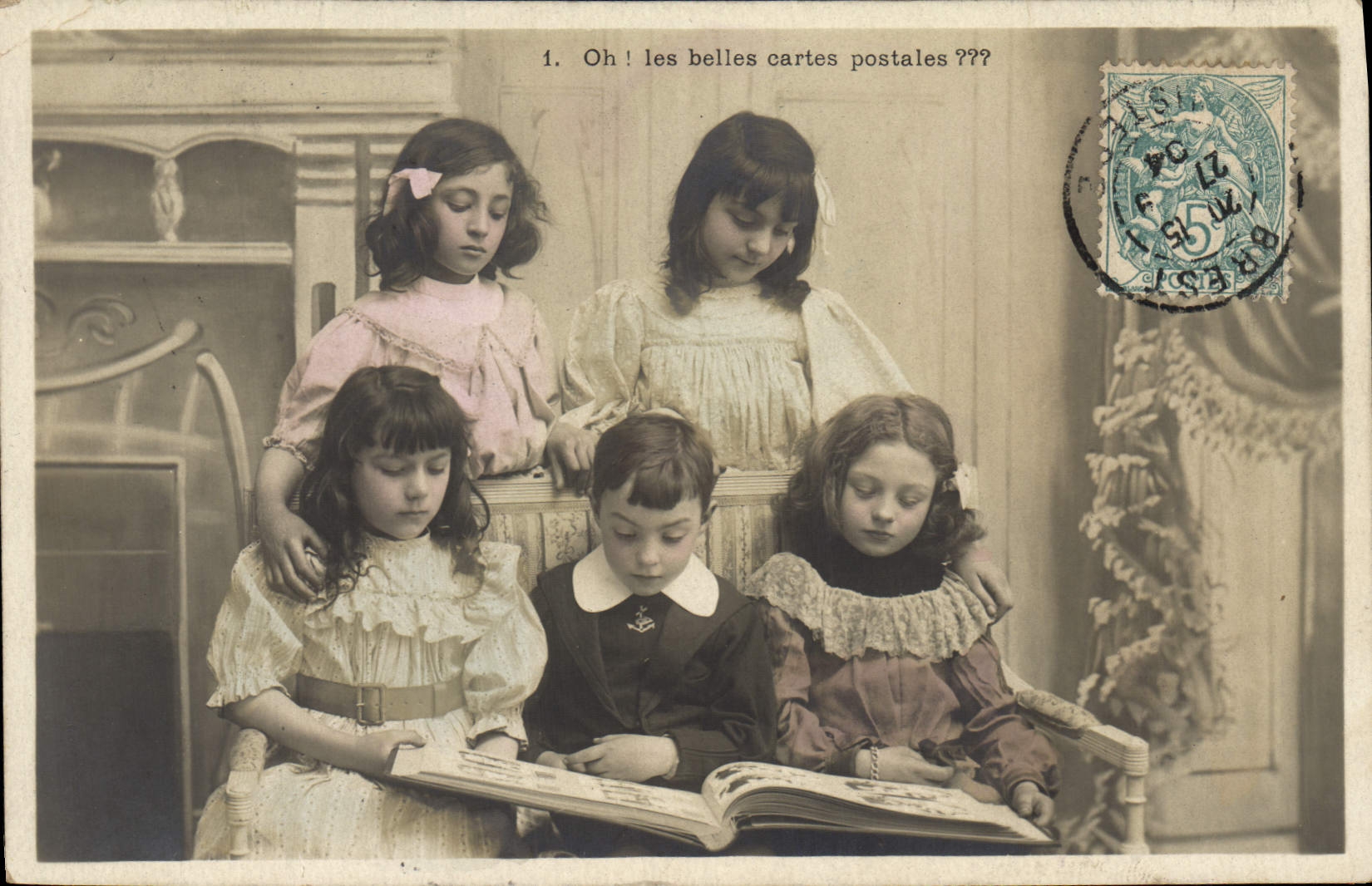 Cinq enfants contemplant un livre — Paris, éditeur inconnu, n°1