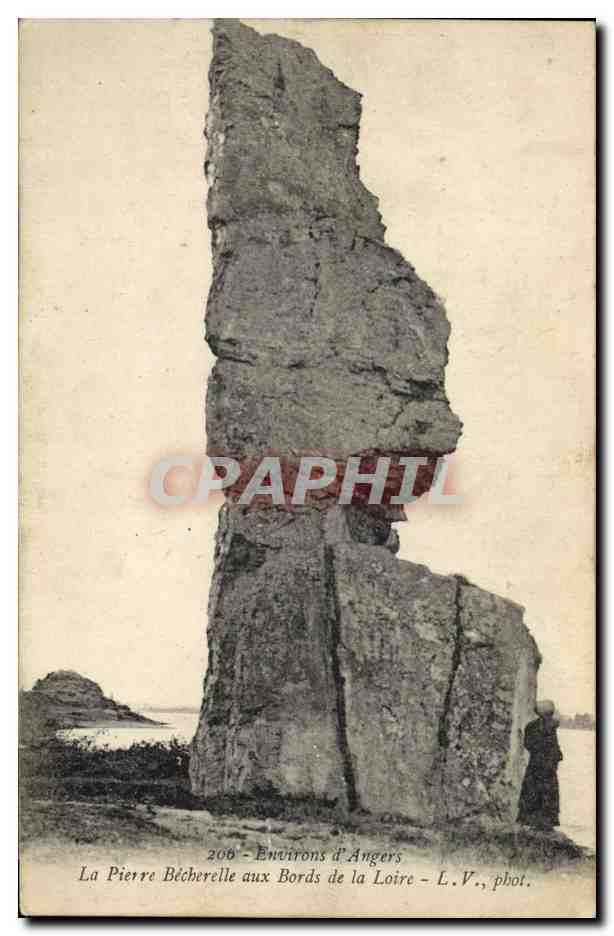 CPA Dolmen Menhir Environs d'Angers La Pierre Becherelle aux Bords de la loire 