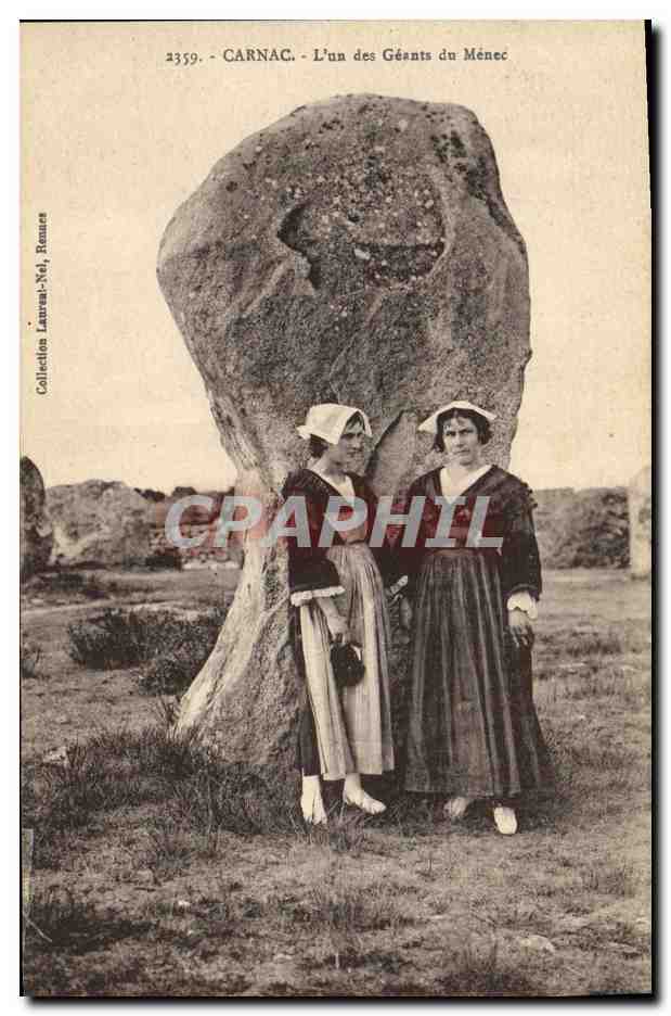 CPA Dolmen Menhir Carnac l'un des geants du menec Folklore