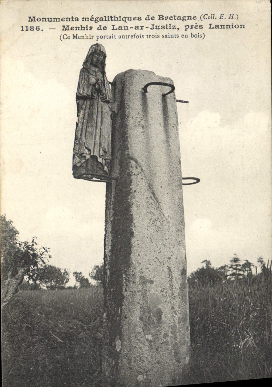 CPA Dolmen Menhir de Lan ar Justiz pres lannion 