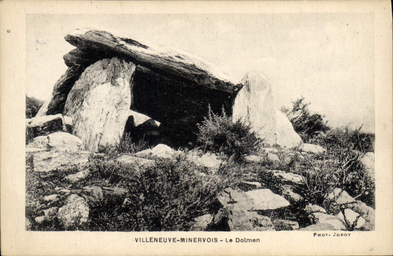 CPA Dolmen Menhir Villeneuve Minervois Le dolmen 