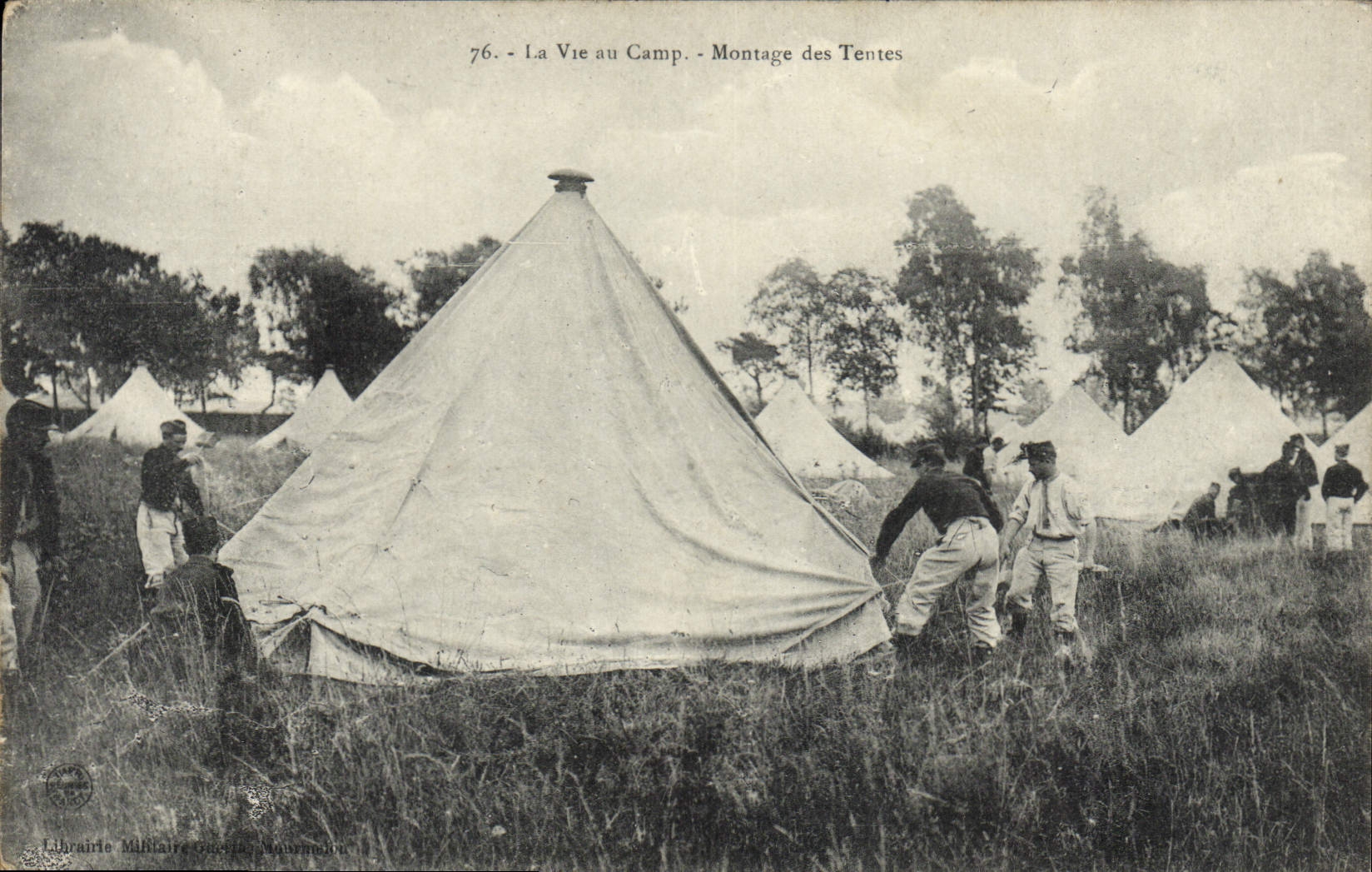 Montage des Tentes — La Vie au Camp — Librairie Militaire G. Baudouin