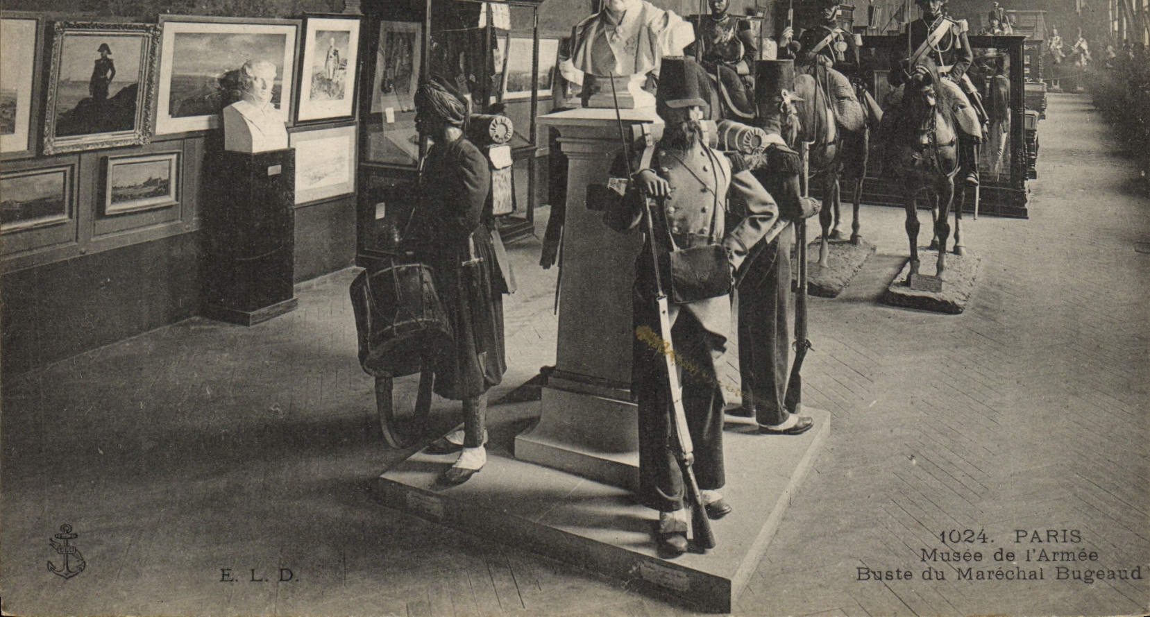 CPA Militaria Paris Musee de l'armee Buste du Marechal Bugeaud