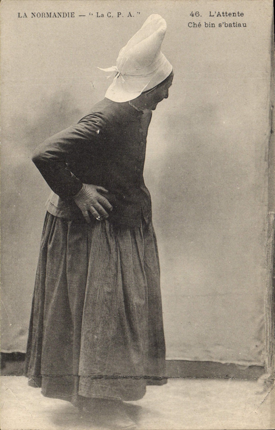 CPA Folklore Normandie L'attente 