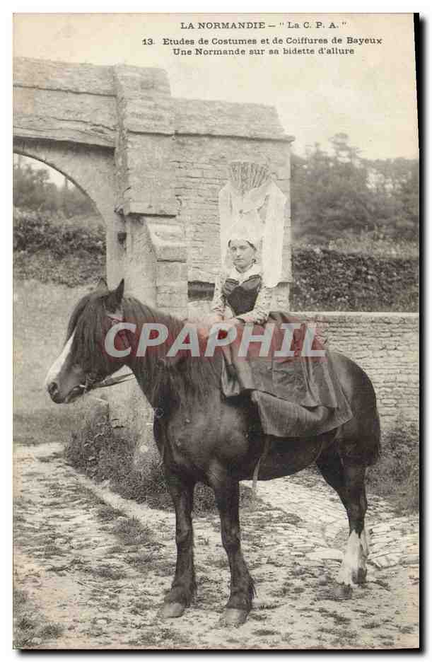 CPA Folklore Normandie Bayeux Une Normande sur sa bidette d'allure Cheval