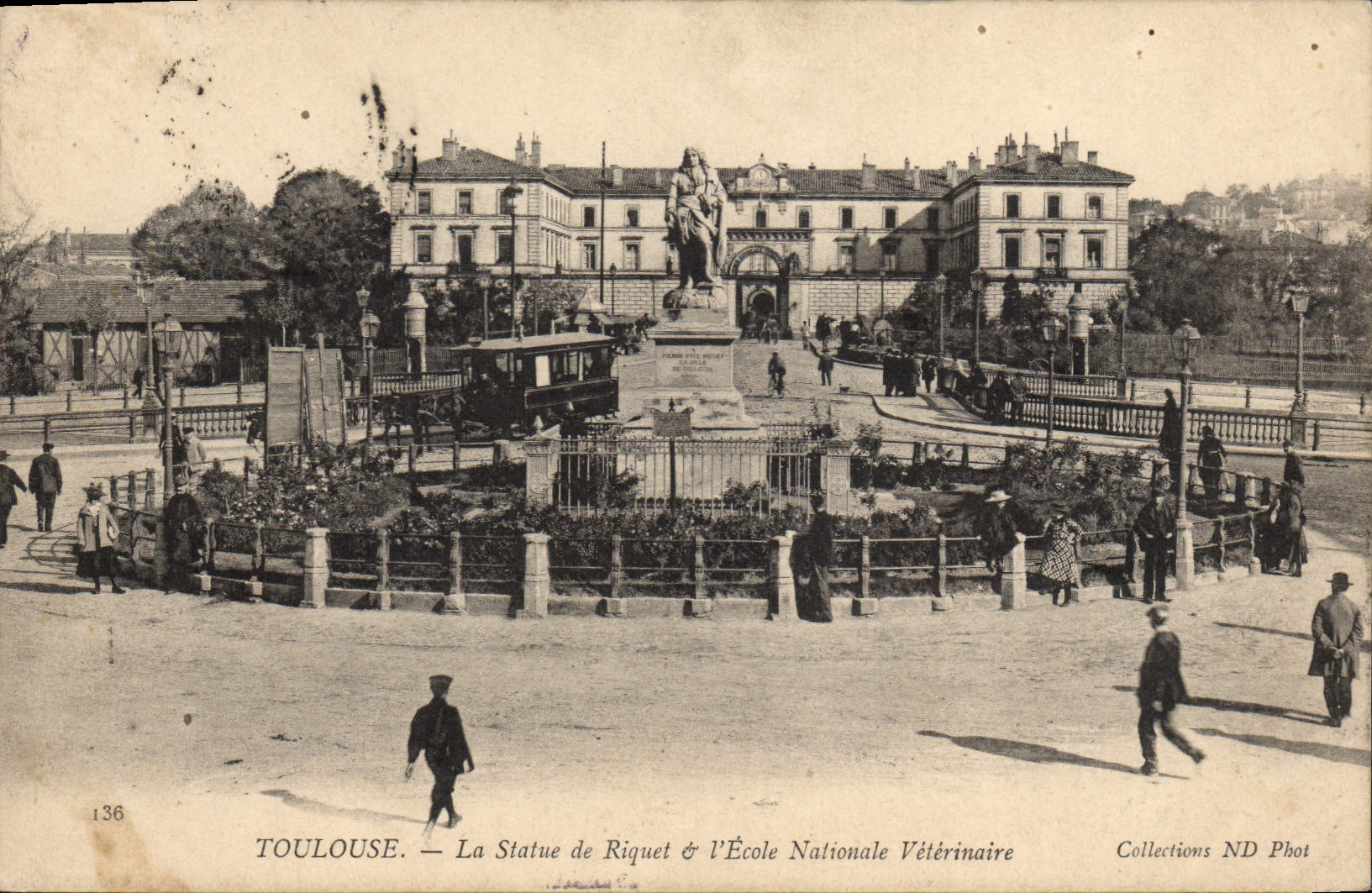 Toulouse — La Statue de Riquet & l'École Nationale Vétérinaire — Collections ND Phot, n°136