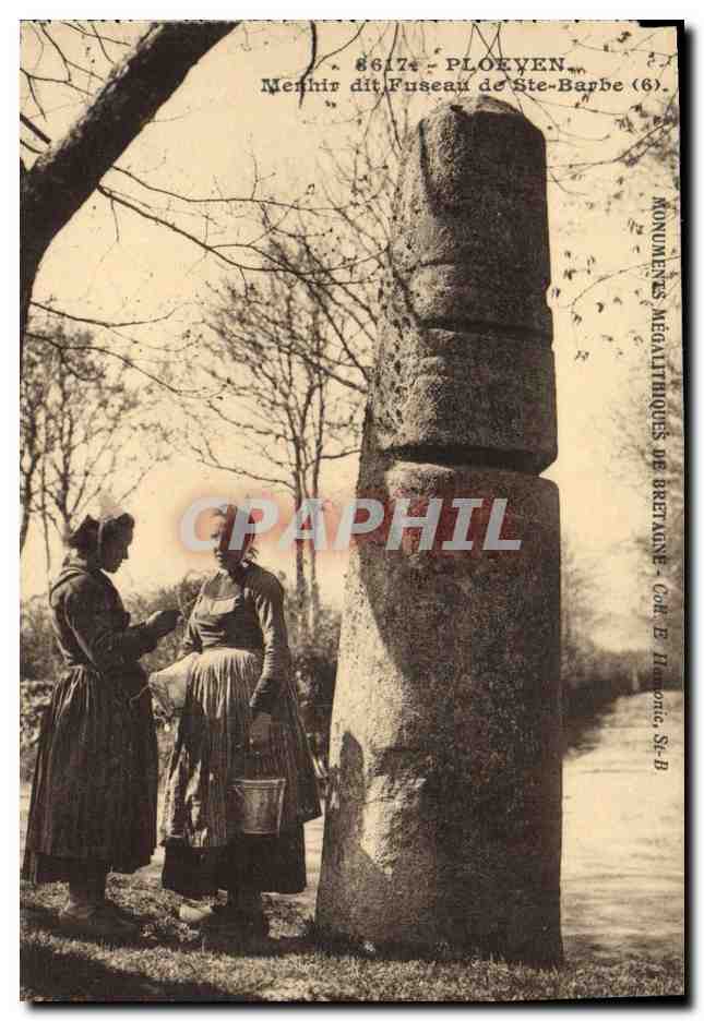 CPA Dolmen Menhir Ploeven Menhir dit Fuseau de Ste Barbe Foklore 