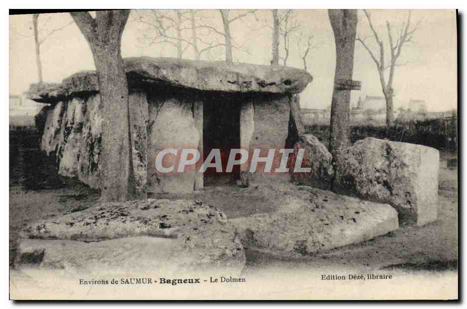 CPA Dolmen Menhir Environs de Saumur Bagneux Le dolmen
