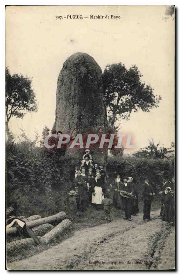 CPA Dolmen Menhir Plouec Menhir de Bayo Folklore