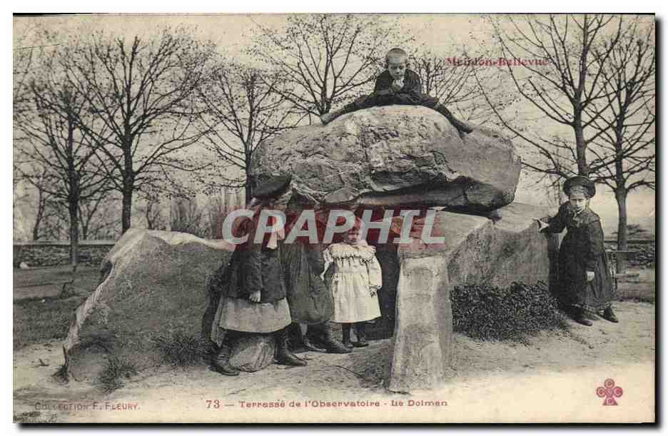 CPA Dolmen Menhir Meudon Bellevue Terrasse de l'observatoire le dolmen Enfants 