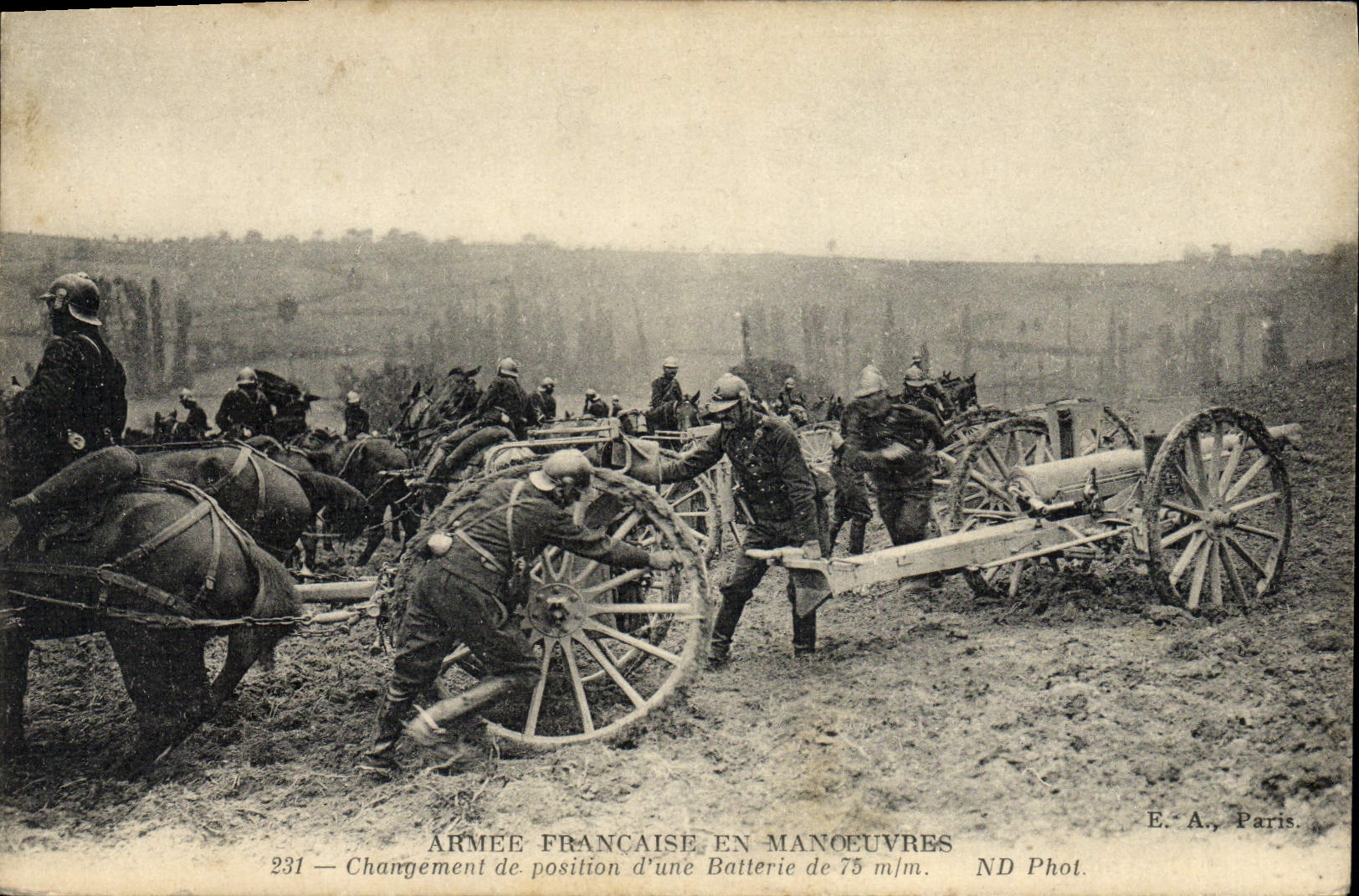 Armée française en manœuvres — Changement de position d'une batterie de 75 m/m — E.A., Paris, n° 231