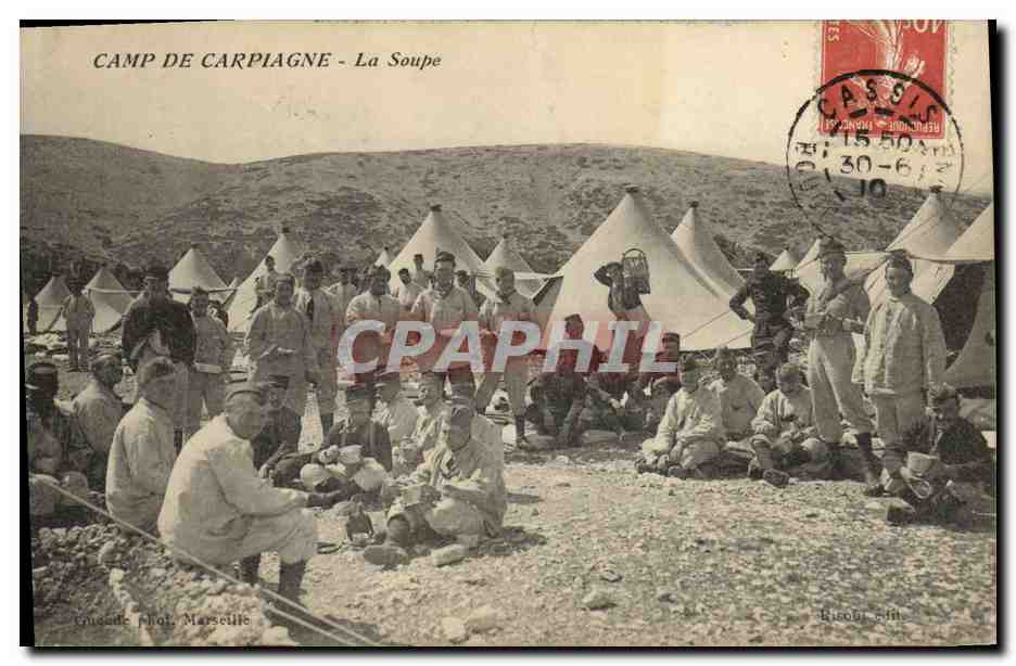 CPA Militaria Camp de Carpiagne la soupe