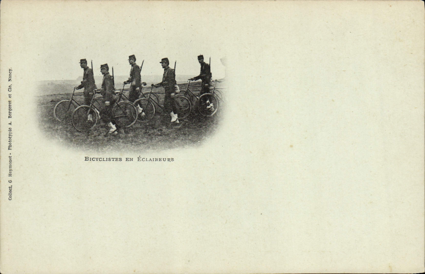 CPA Militaria Bicyclistes en manoeuvres Velo Cycle