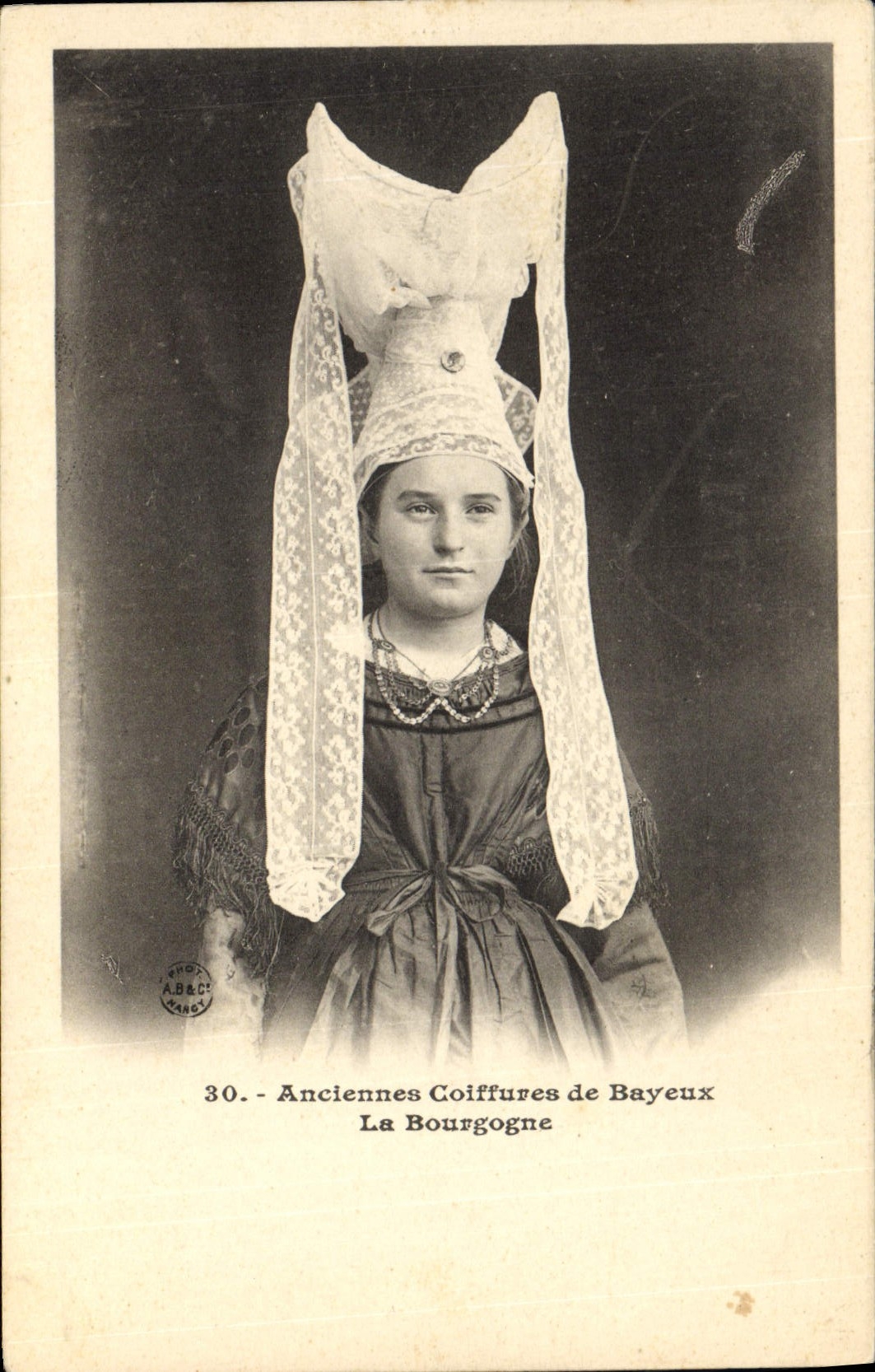 CPA Folklore Bayeux La Bourgogne