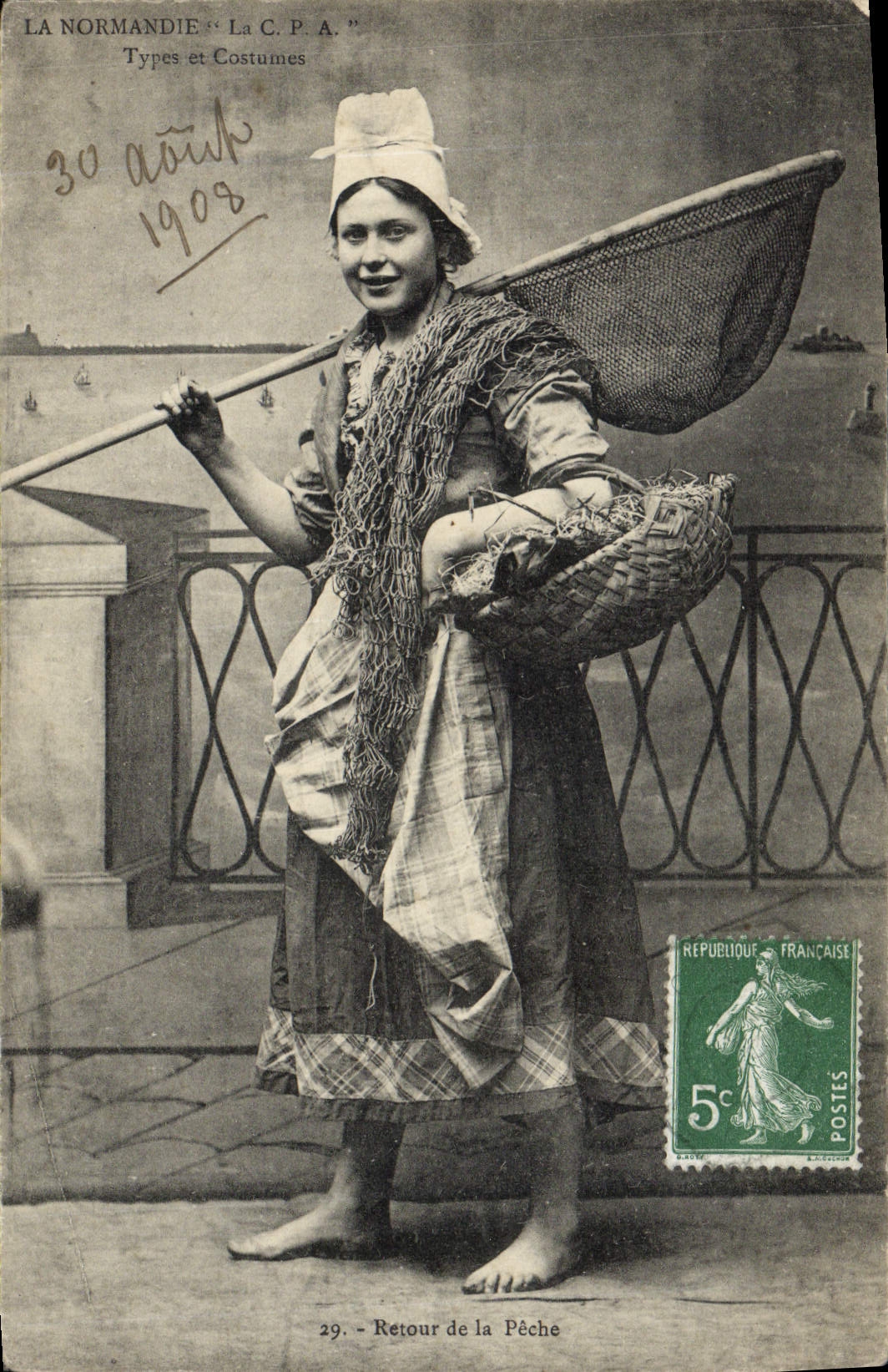 CPA Folklore Normandie Retour de la peche 