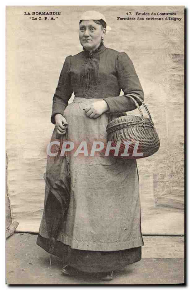CPA Folklore Normandie Etudes de costumes Fermiere des environs d'Isigny 