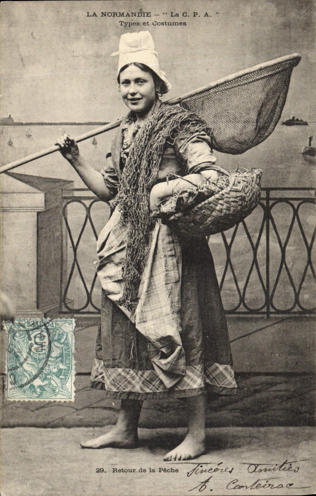 CPA Folklore Normandie Retour de la peche 