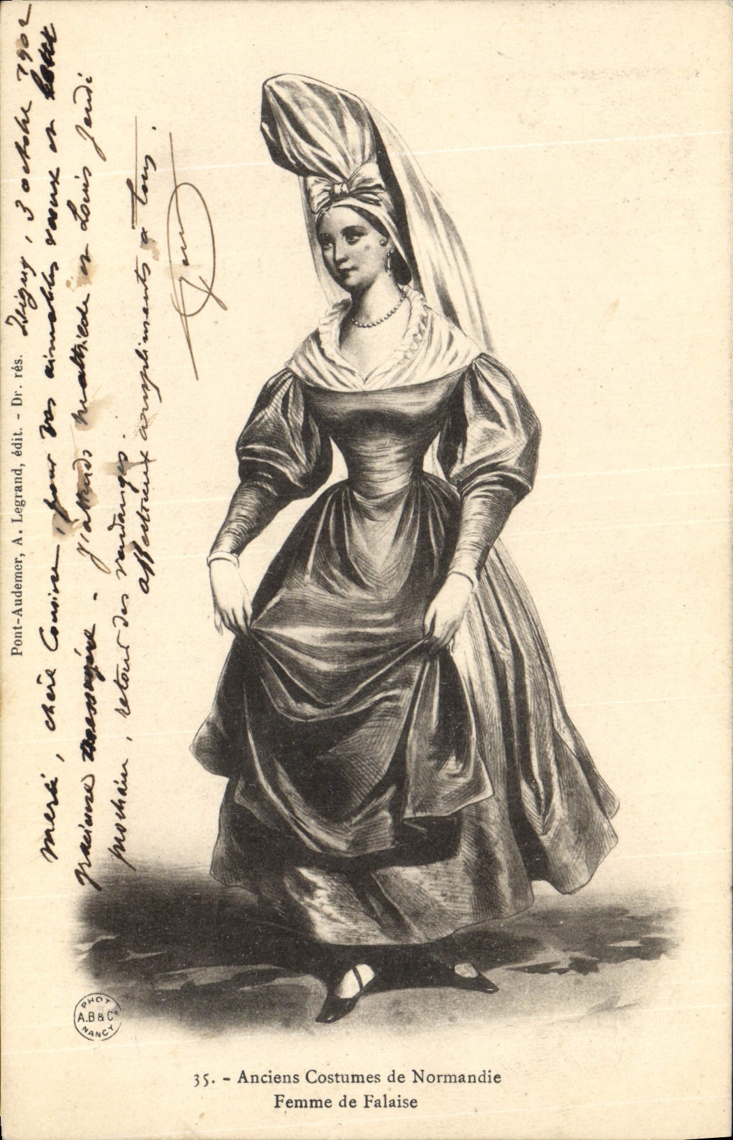 CPA Folklore Anciens costumes de Normandie Femme de Falaise 