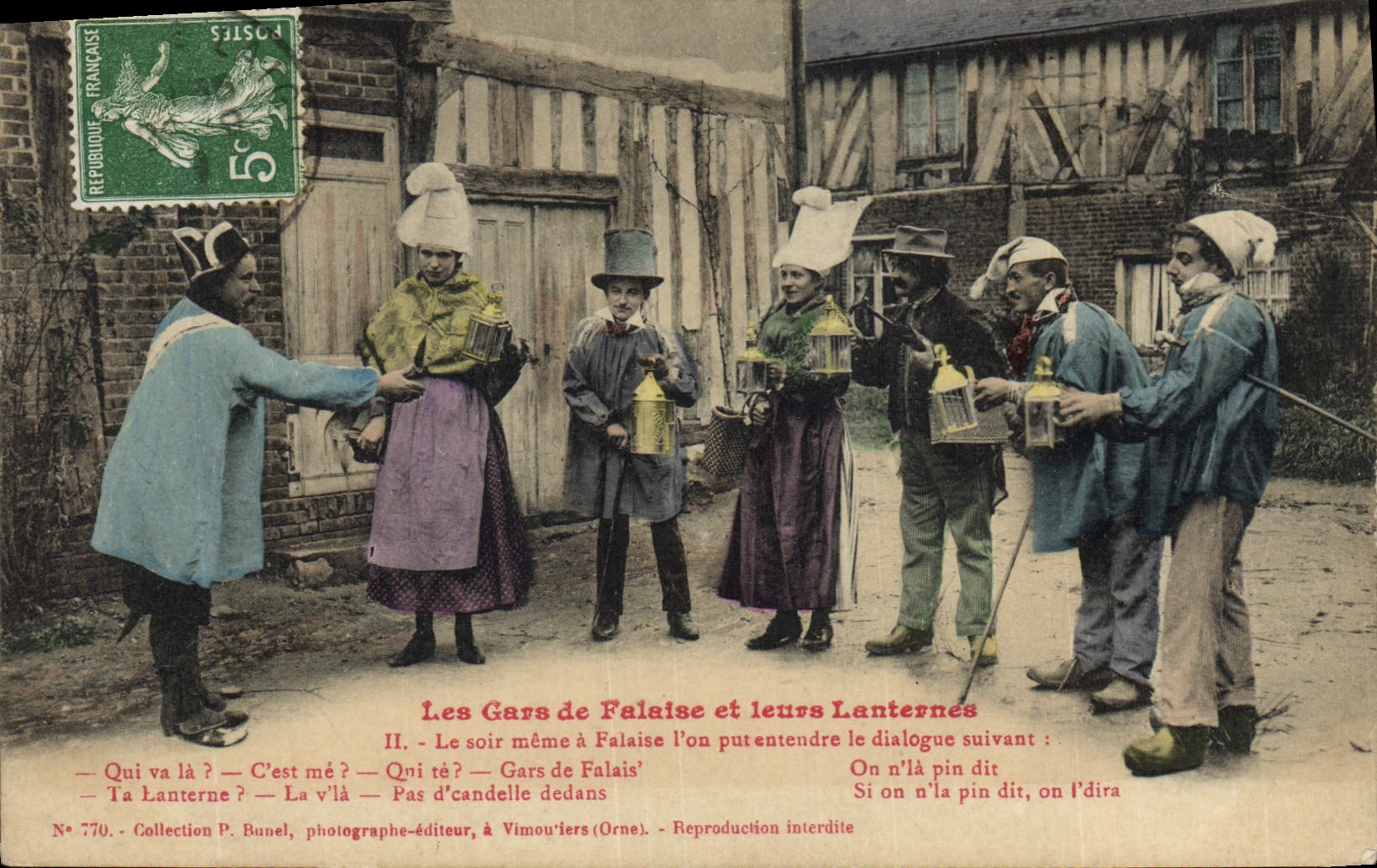 CPA Folklore Les gars de Falaise et leurs lanternes 