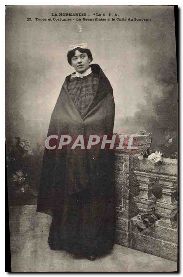 CPA Folklore Normandie La Granvillaise a la culte du souvenir 
