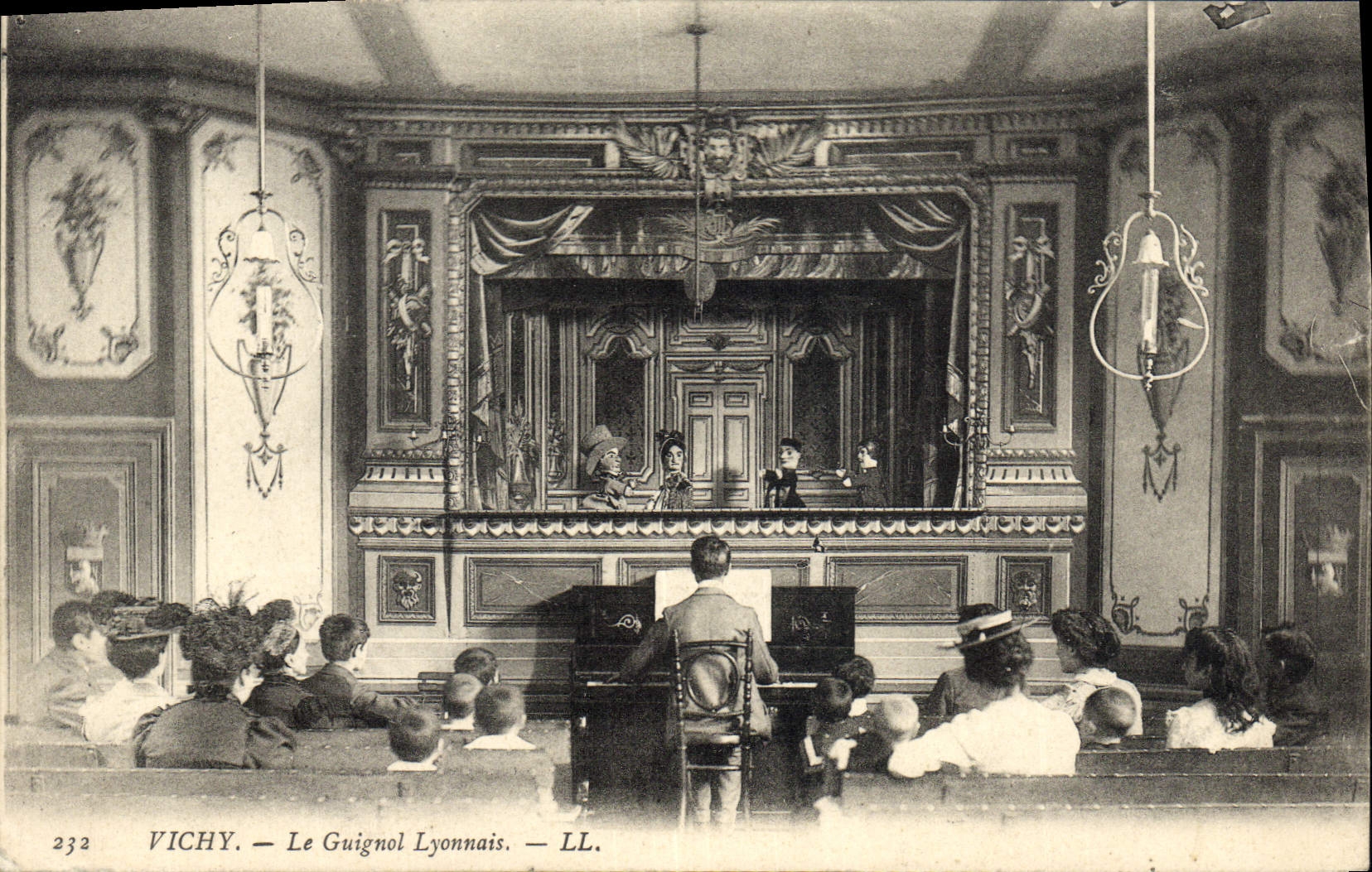 Vichy — Le Guignol Lyonnais — LL.