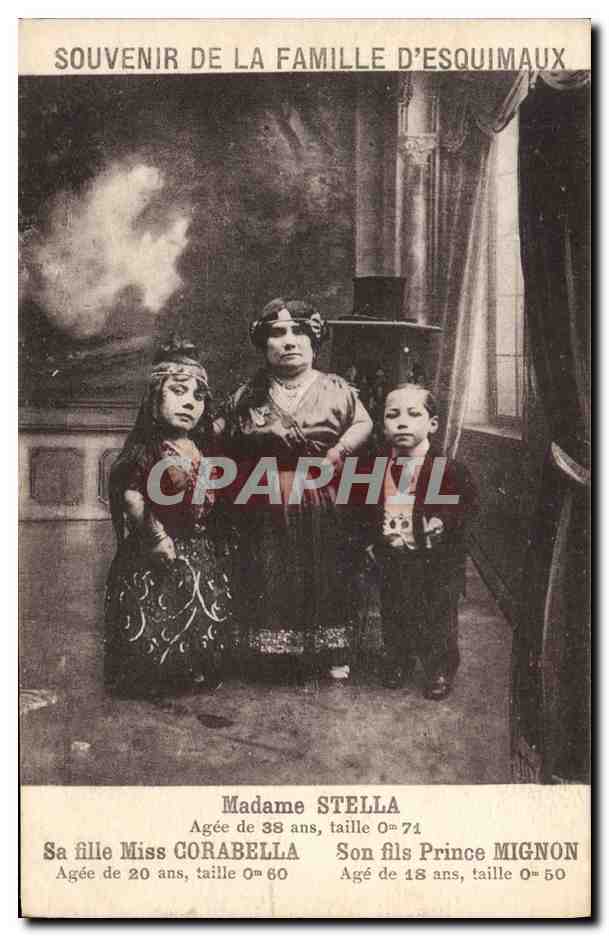 CPA Famille d'Esquimaux Madame Stella Corabella mignon Nains Nain