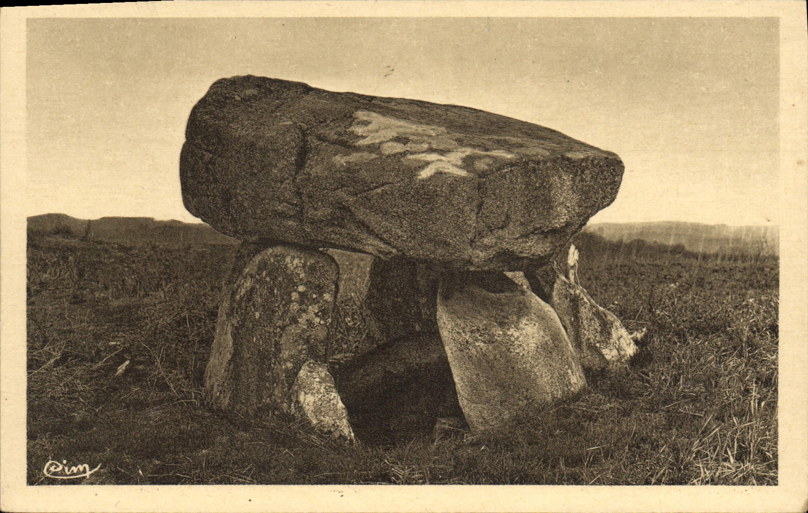 CPA Dolmen Menhir la Creuse Dolmen d'Urbe pres de Crocq