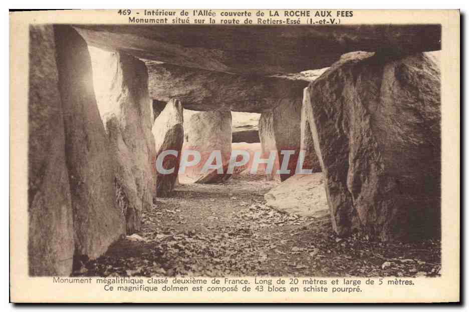 CPA Dolmen Menhir Interieur de l'allee couverte de la Roche aux Fees route de Retiers Esse