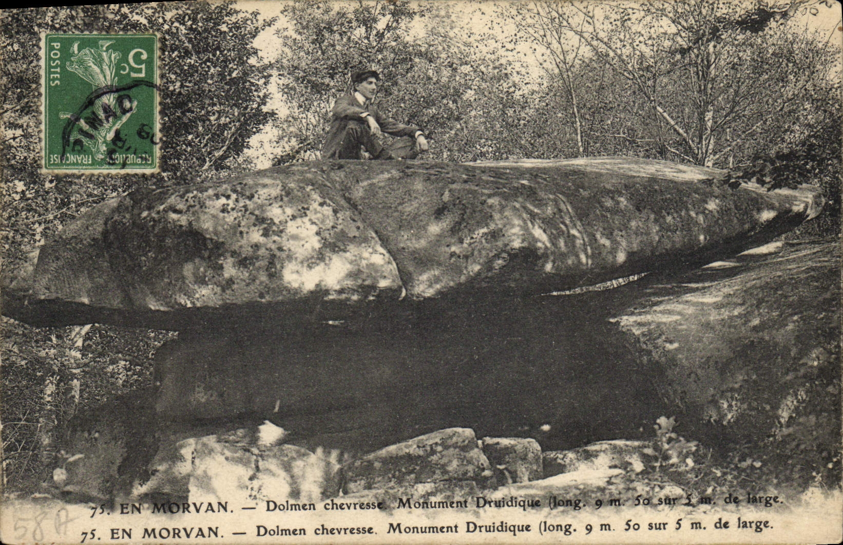En Morvan — Dolmen chevresse, Monument druidique (long. 9 m. 50 sur 5 m. de large) — Éditeur : Cliché E. Caire, Autun