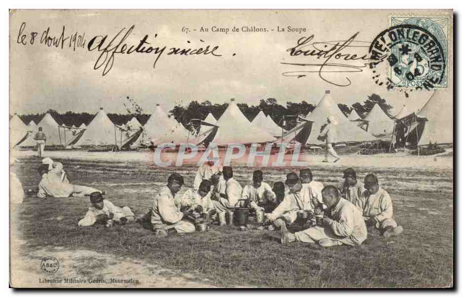 CPA Militaria Au camp de Chalons La soupe