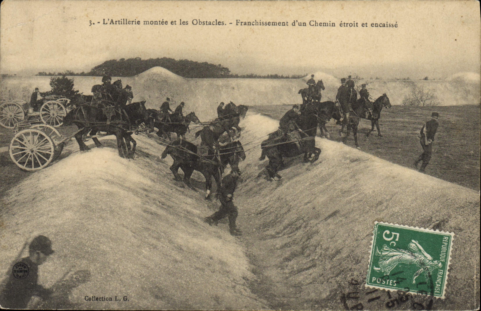 CPA Militaria Artillerie montee et les obstacles Franchissement d'un chemin etroit et encaisse