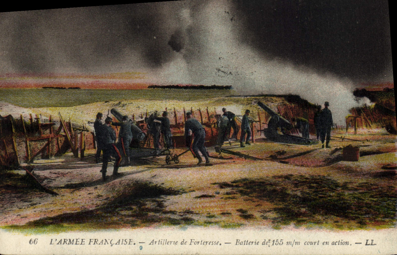 CPA Militaria Artillerie de forteresse Batterie de 155mm court en action
