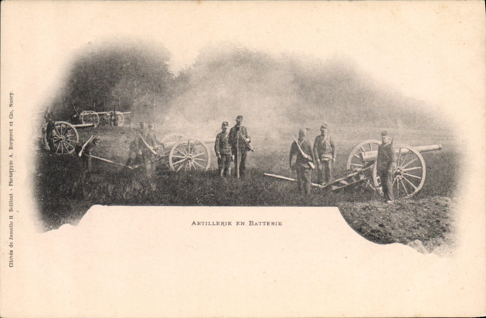 CPA Militaria Artillerie en batterie