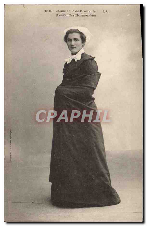 CPA Folklore Jeune fille de Granville Normandie 