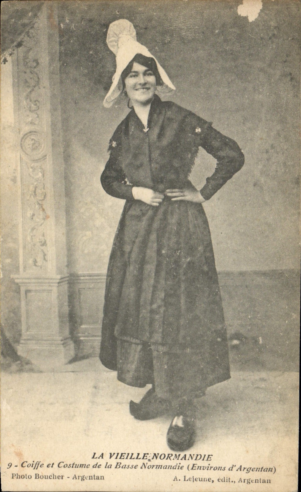 CPA Folklore Normandie Coiffe et costume de la Basse Normandie Environs d'Argentan
