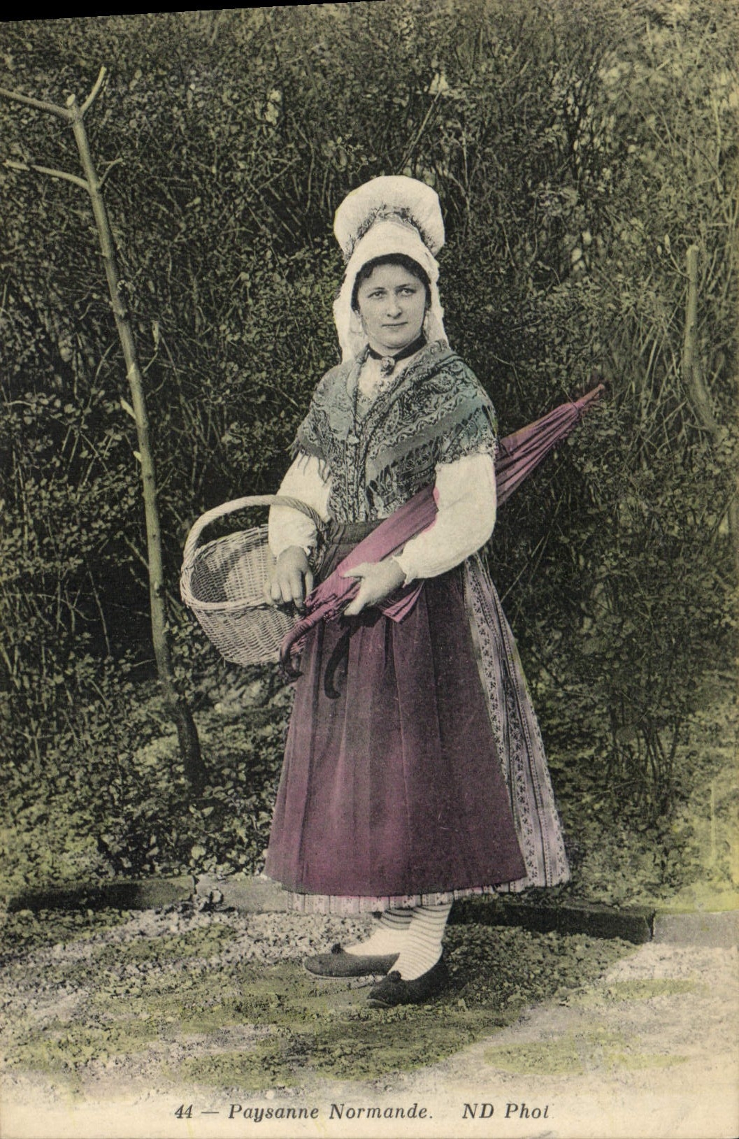 CPA Folklore Normandie Paysanne Normande