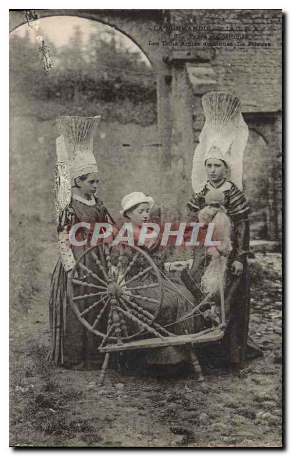 CPA Folklore Normandie Les Trois amies au rouet La fileuse