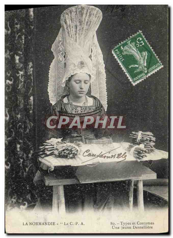 CPA Folklore Normandie Une jeune dentelliere