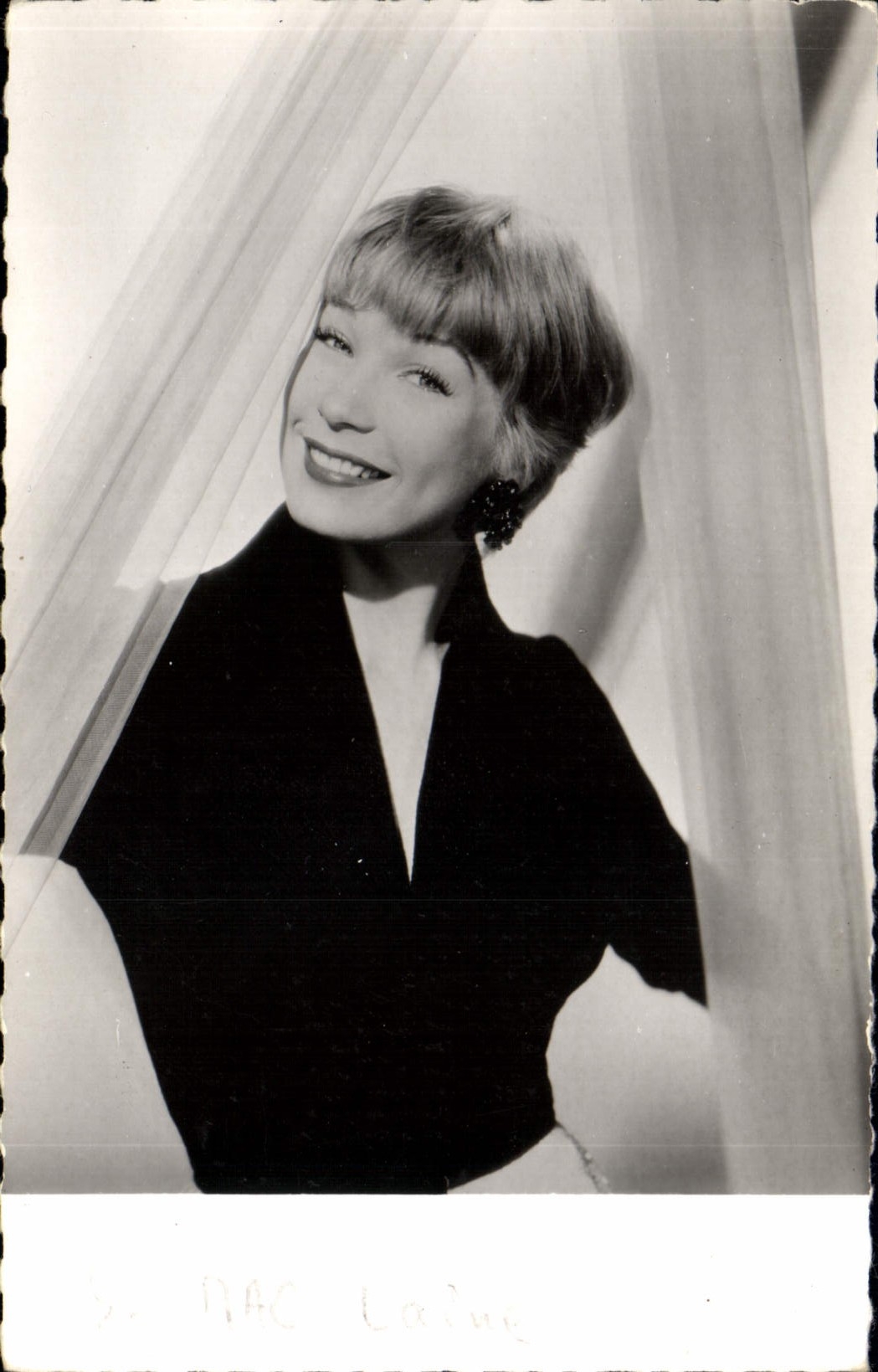 CPM Cinema Shirley Mac Laine Hal Wallis En lettres de feu