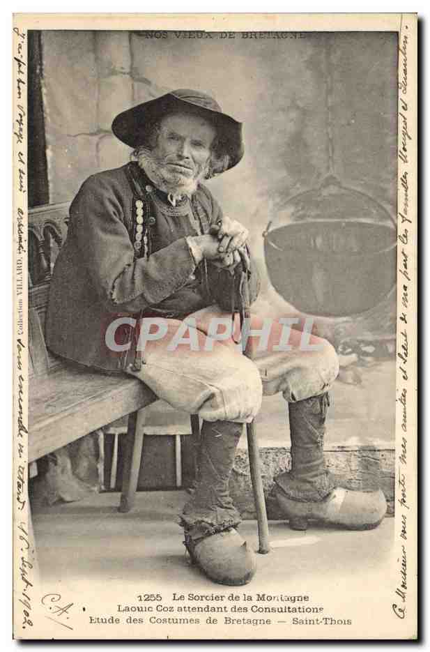 Le Sorcier de la Morinagne — Laouic Coz attendant des Consultations — Saint-Thois — Étude des Costumes de Bretagne — Collection Villard, n°1255