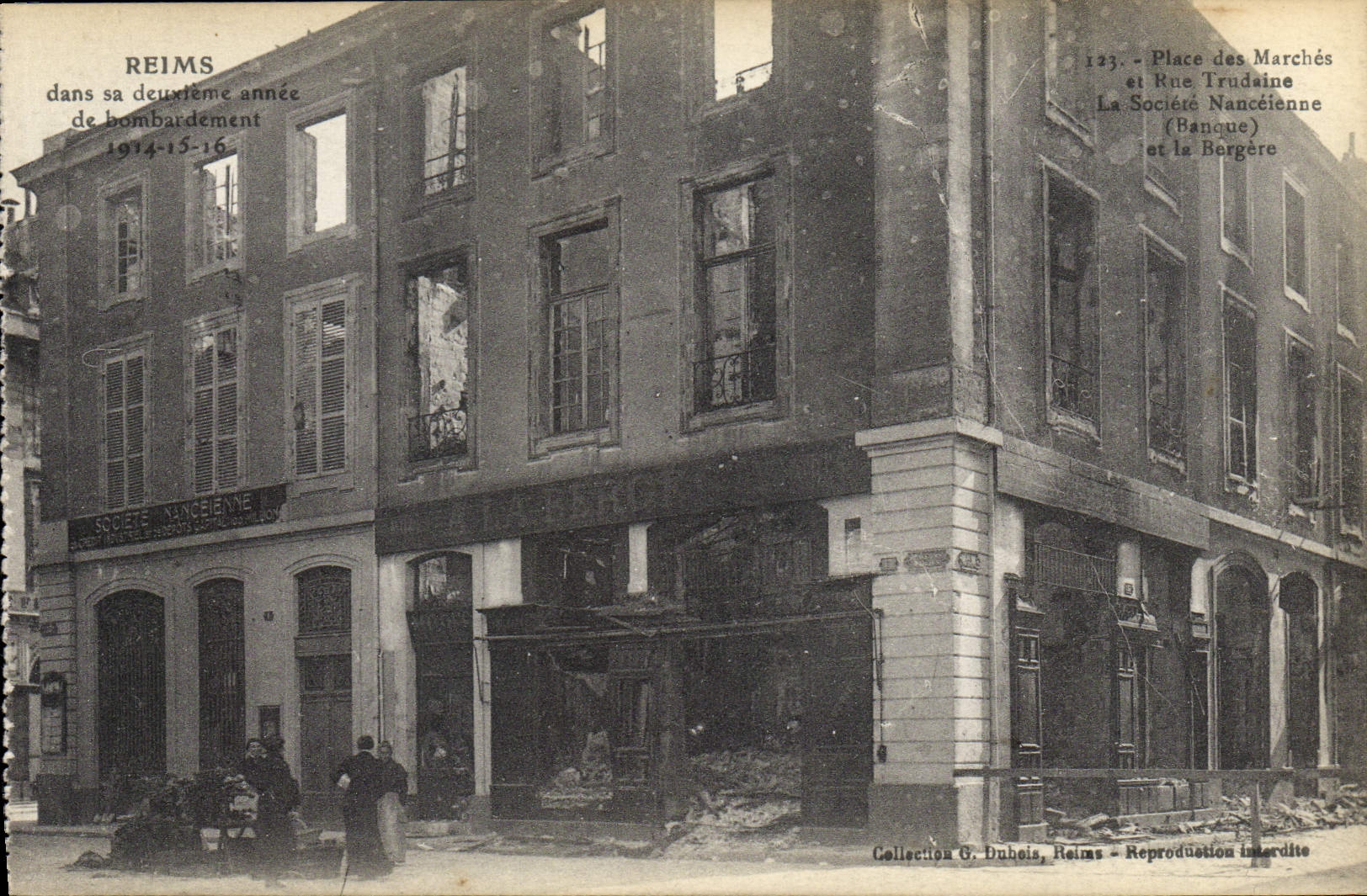 CPA Banque Reims Place des marches et Rue Trudaine Societe nanceenne et la Bergere 