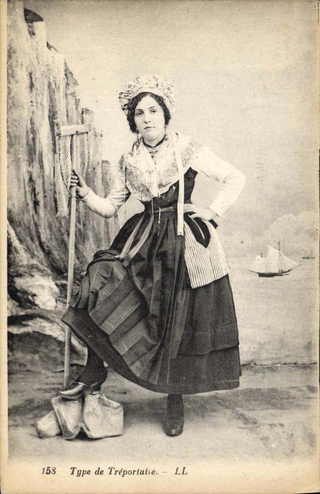 CPA Folklore Type de Triportaise