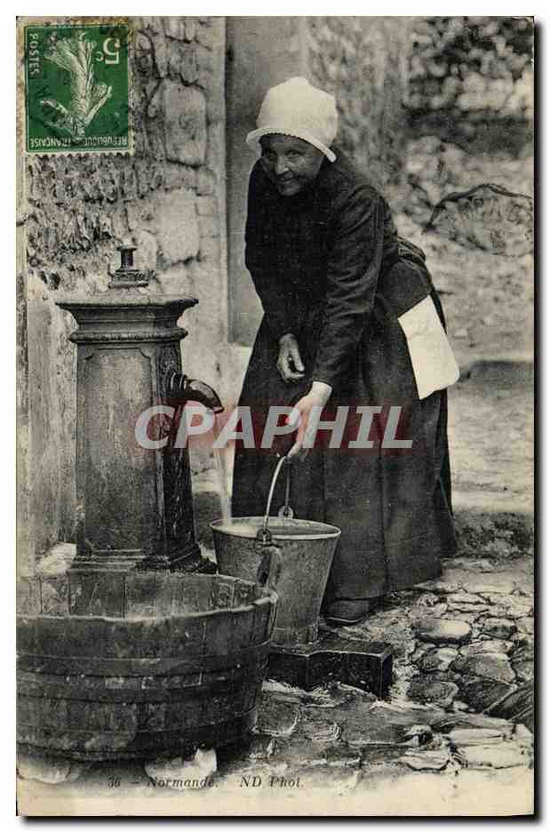 CPA Folklore Normande Femme 